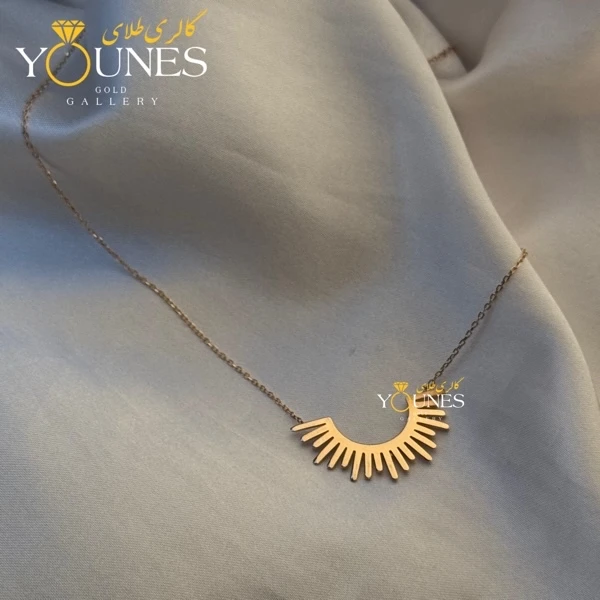 تصویر دوم گردنبند خورشید طلا